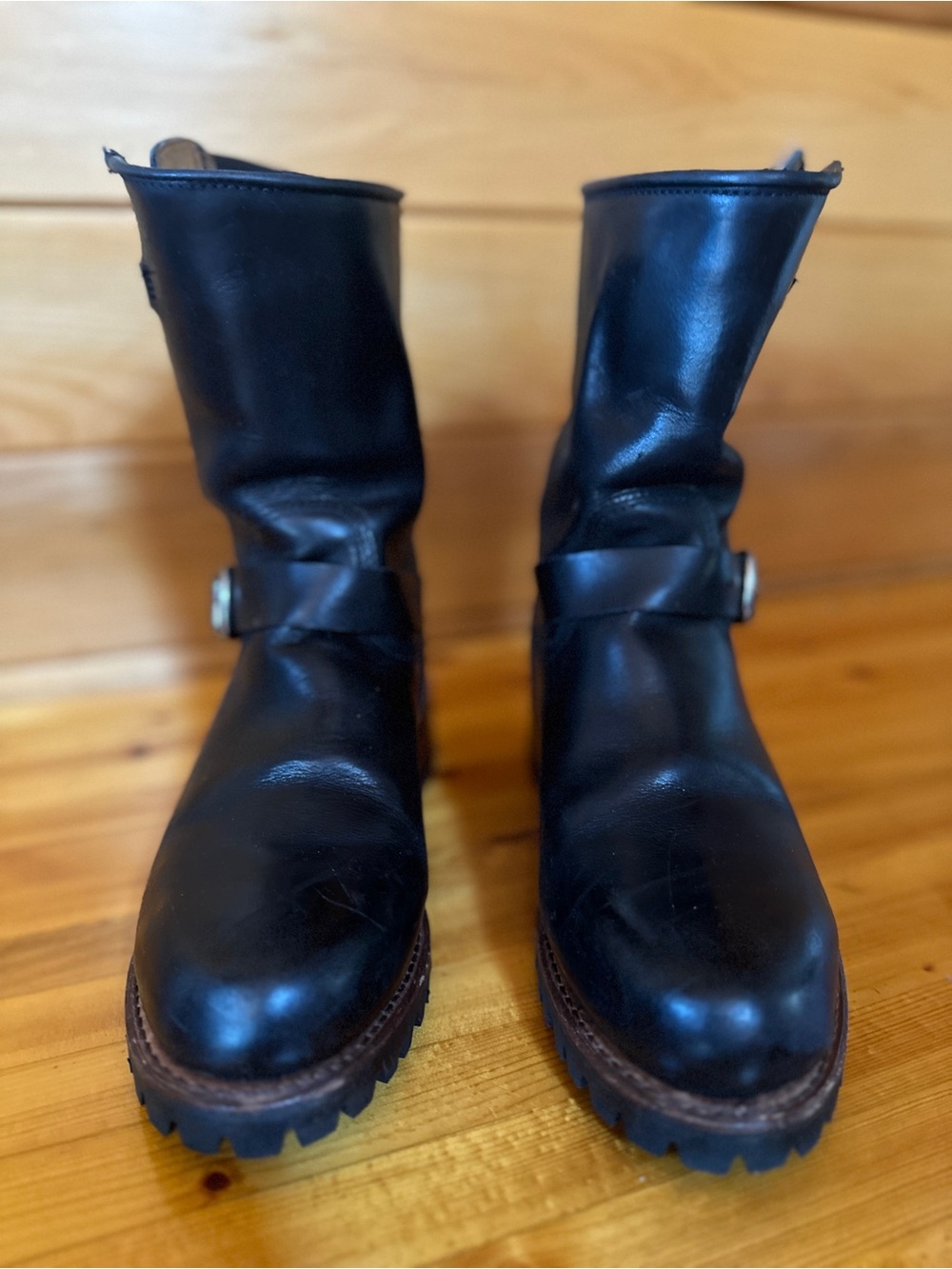 Frye
Vintage Frye Engineer Boots
Black Leather Moto Boot,Mens 7M /Women’s 8.5/9 - Picture 3 of 10